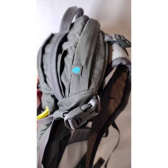 Thule Capstone 32 Liter Backpack Men's Fit Grey with DSLR Camera Holster - Picture 14 of 15